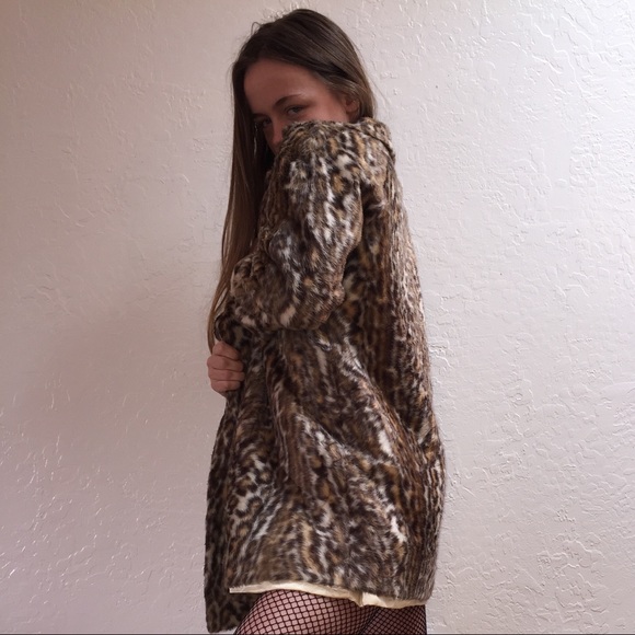 VINTAGE CHEETAH COAT🤤 - Picture 3 of 5